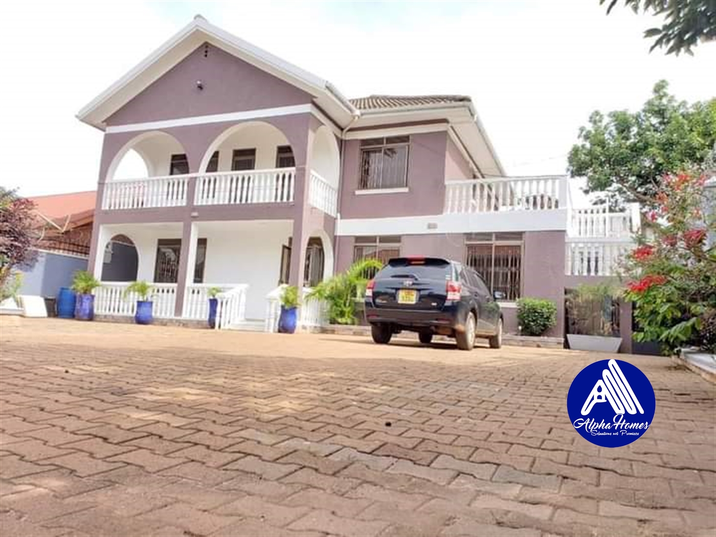 Storeyed house for rent in Kisaasi Wakiso