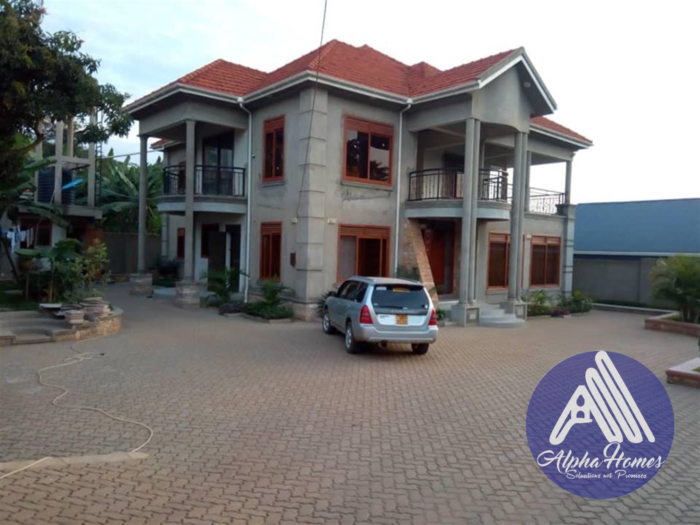 Mansion for sale in Kira Wakiso