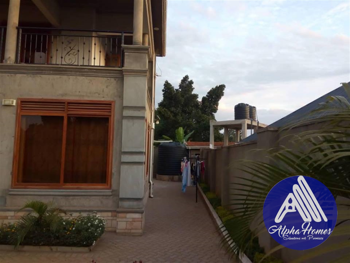 Mansion for sale in Kira Wakiso