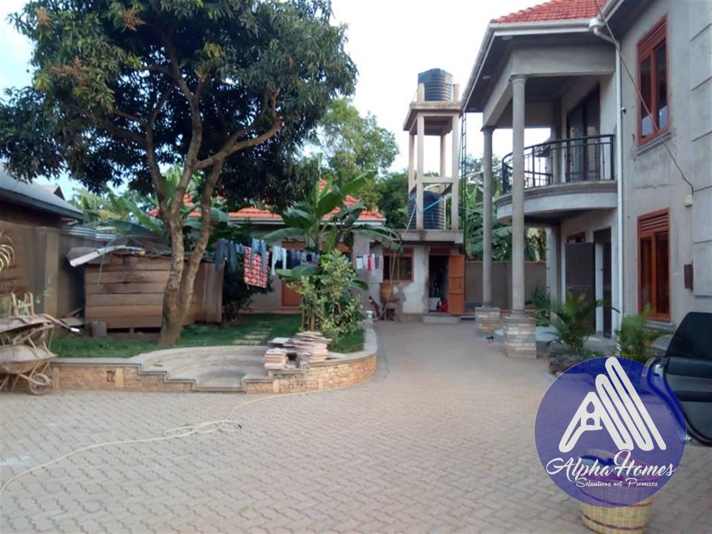 Mansion for sale in Kira Wakiso