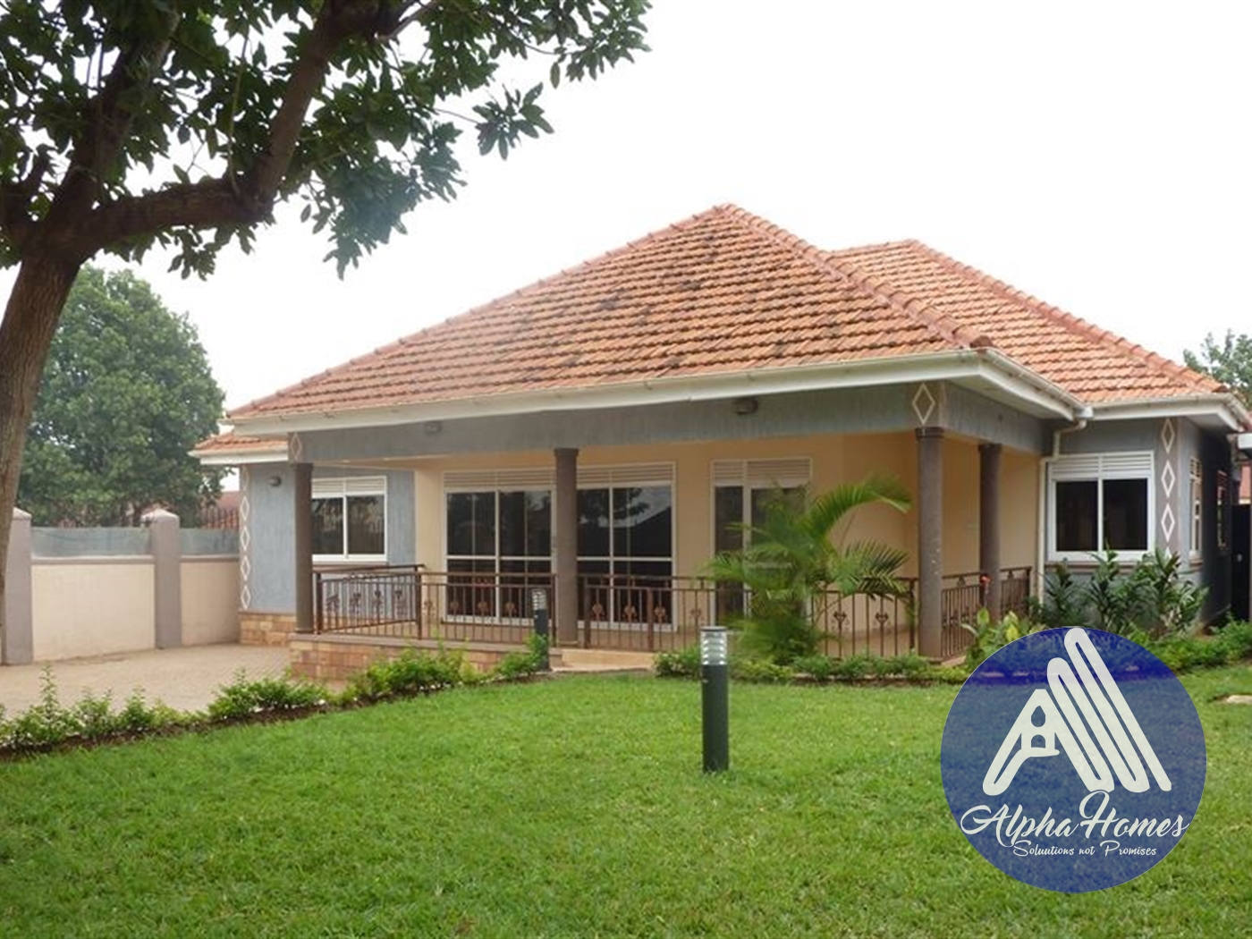 Bungalow for rent in Kiwaatule Kampala