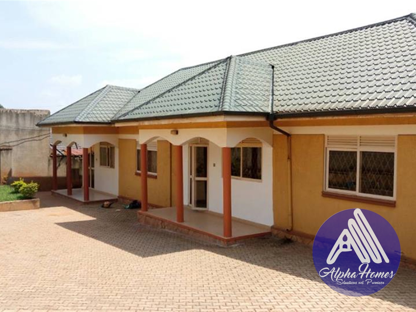 Semi Detached for rent in Kiwaatule Kampala