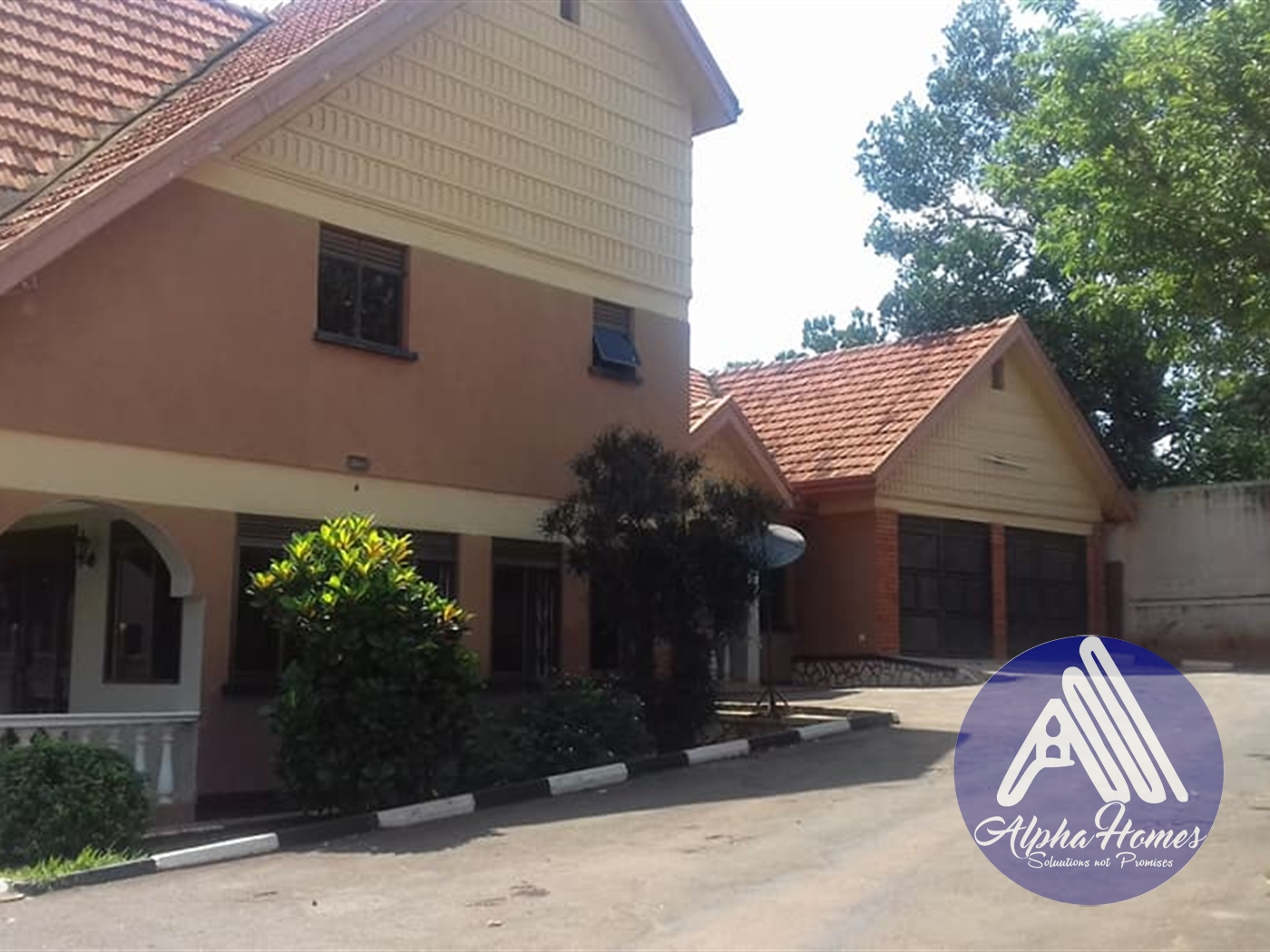 Mansion for rent in Kiwaatule Kampala