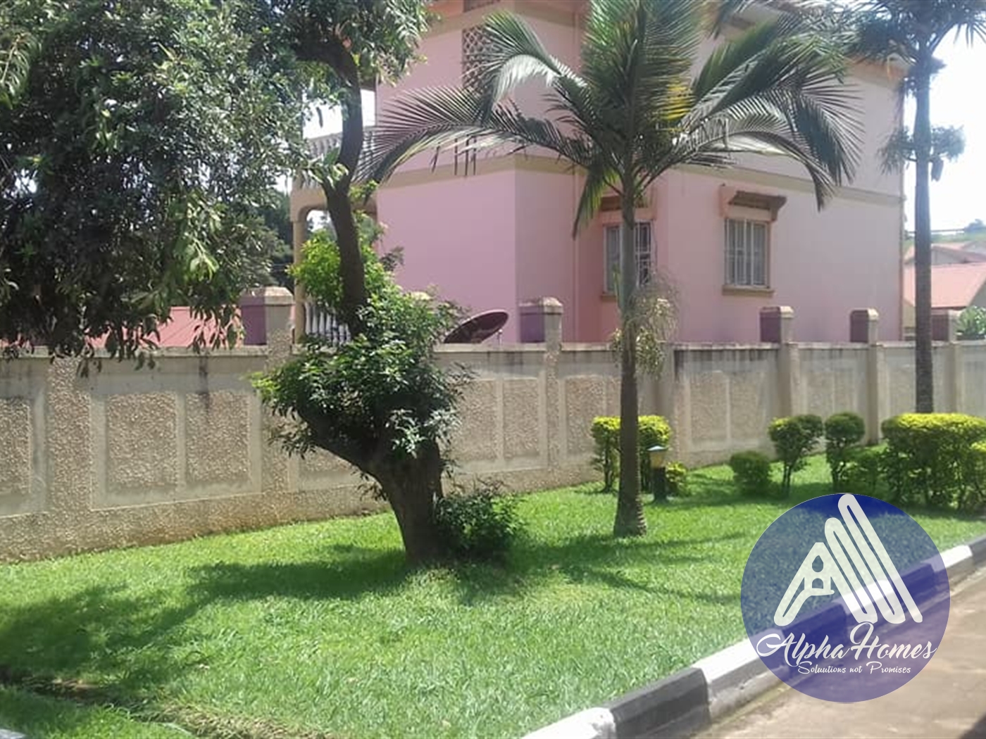 Mansion for rent in Kiwaatule Kampala