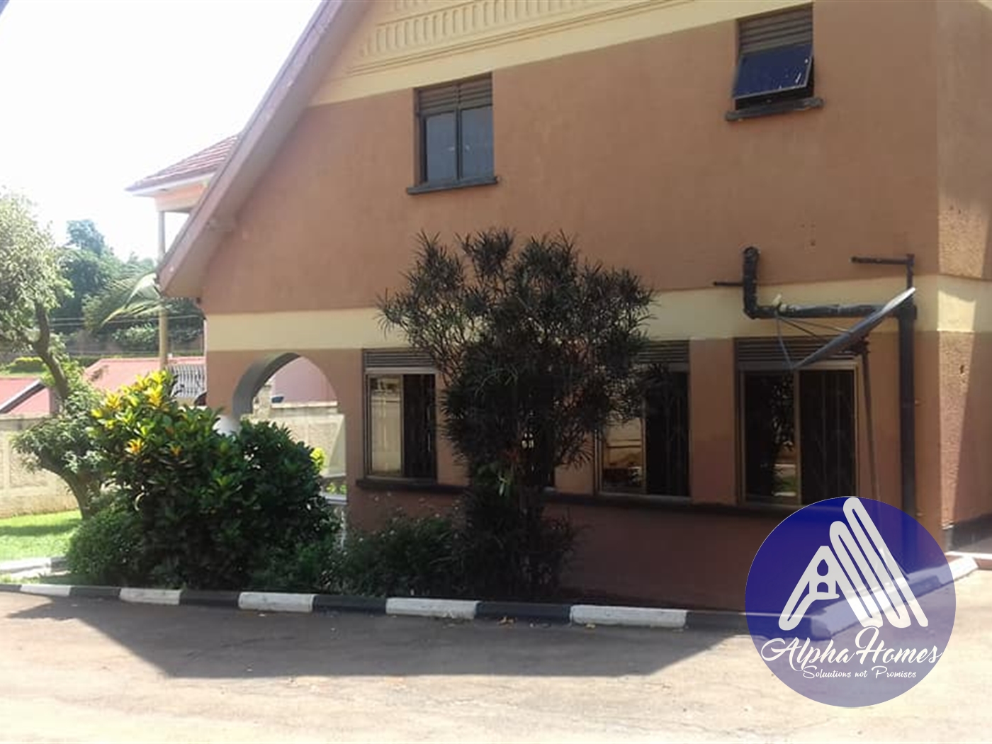 Mansion for rent in Kiwaatule Kampala