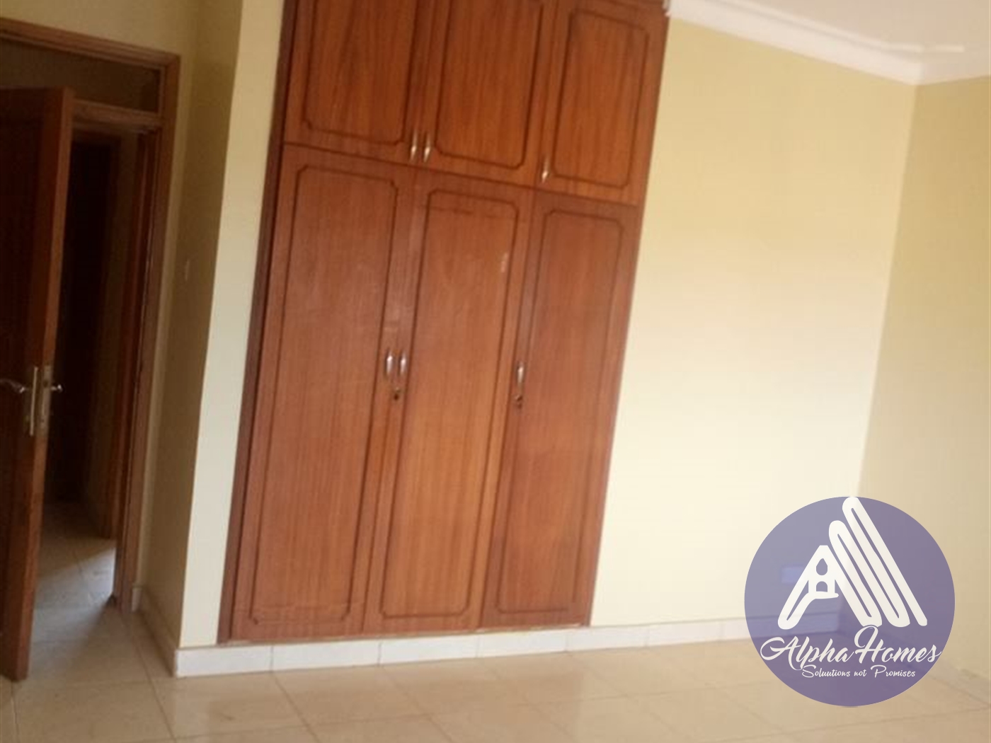 Duplex for rent in Kisaasi Kampala