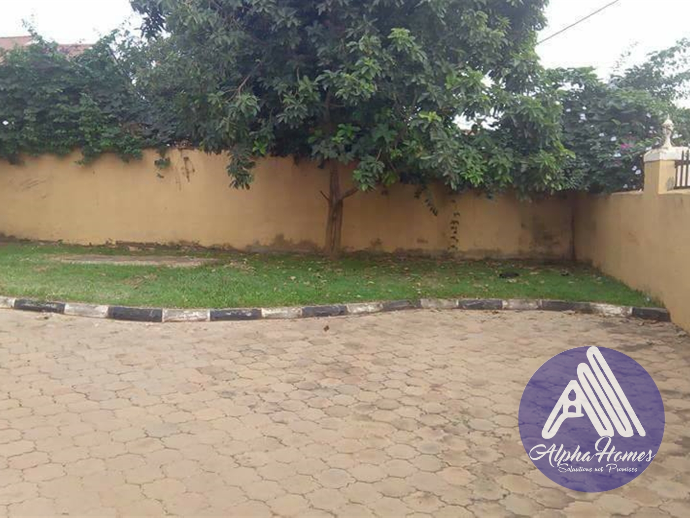 Bungalow for rent in Naalya Kampala