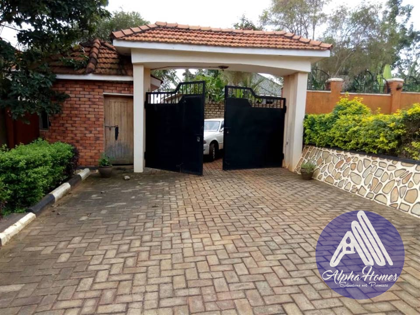 Bungalow for sale in Kitende Wakiso