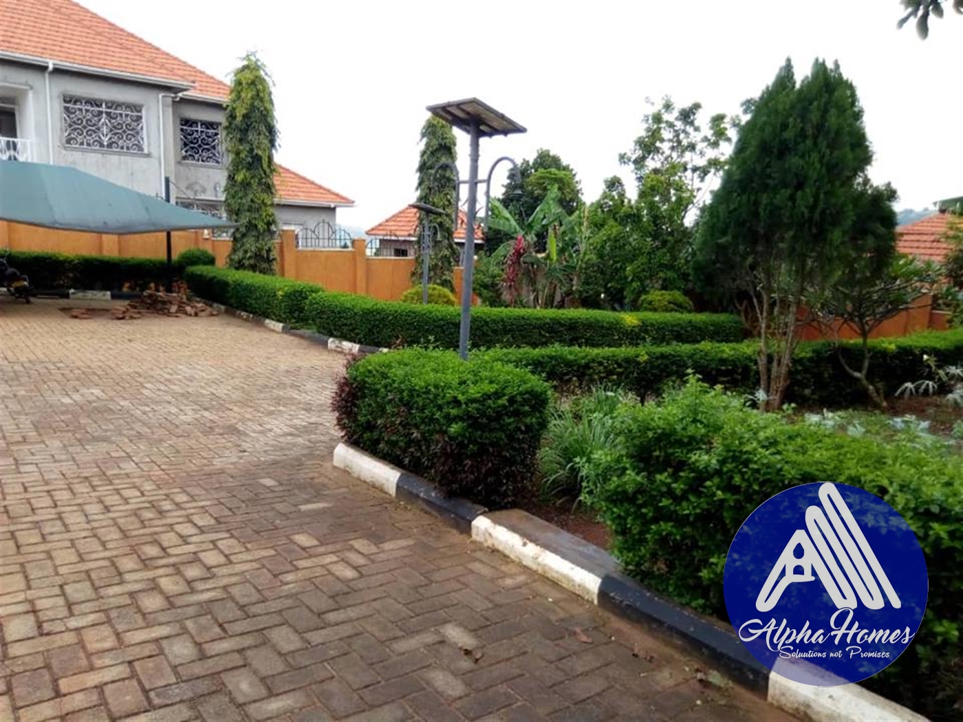 Bungalow for sale in Kitende Wakiso