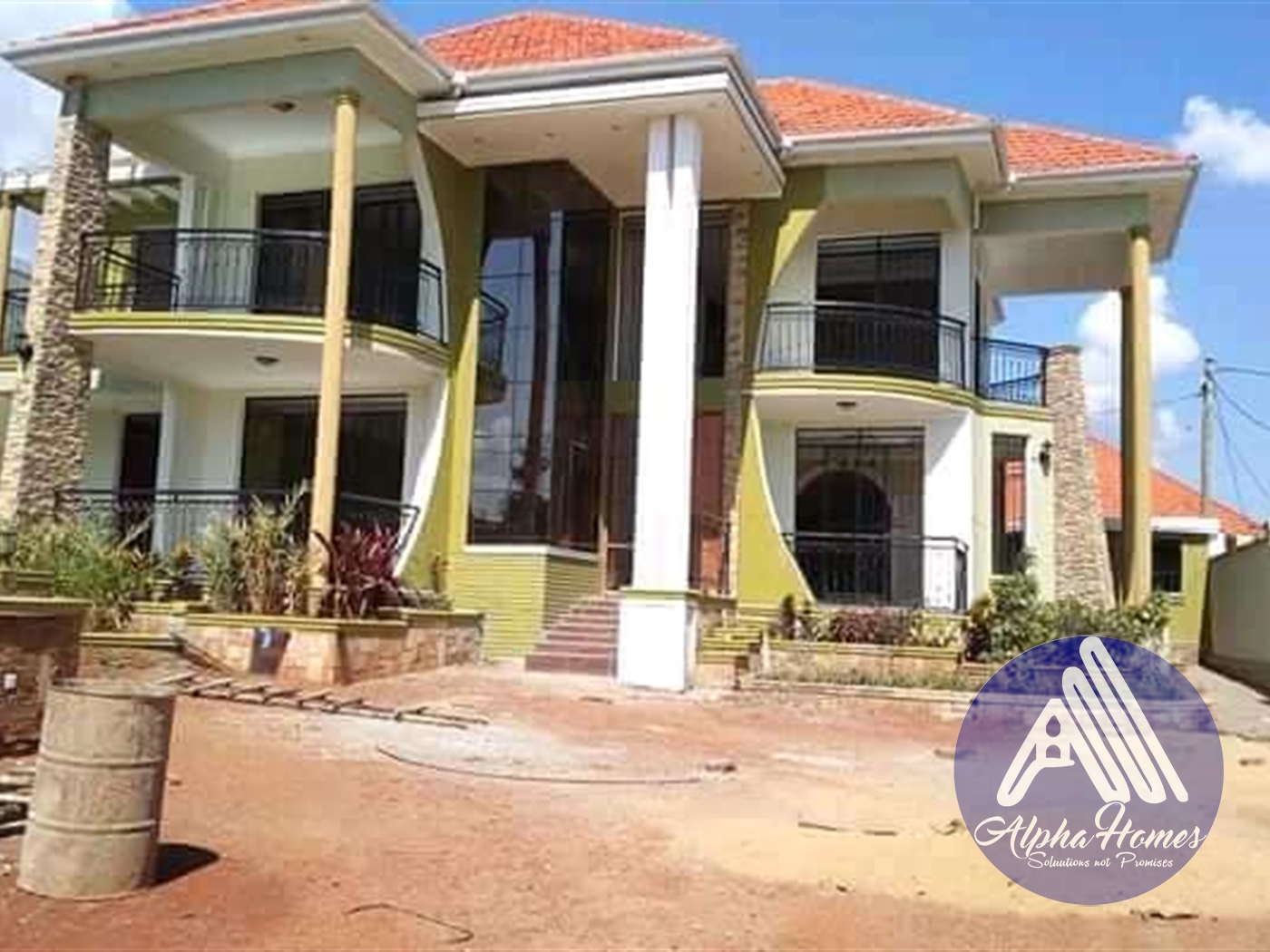 Mansion for sale in Kira Wakiso