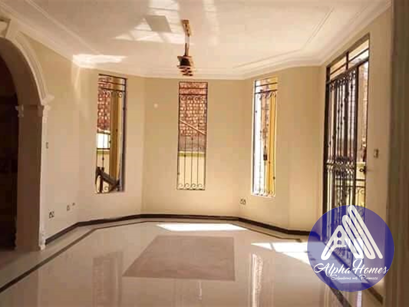 Mansion for sale in Kira Wakiso