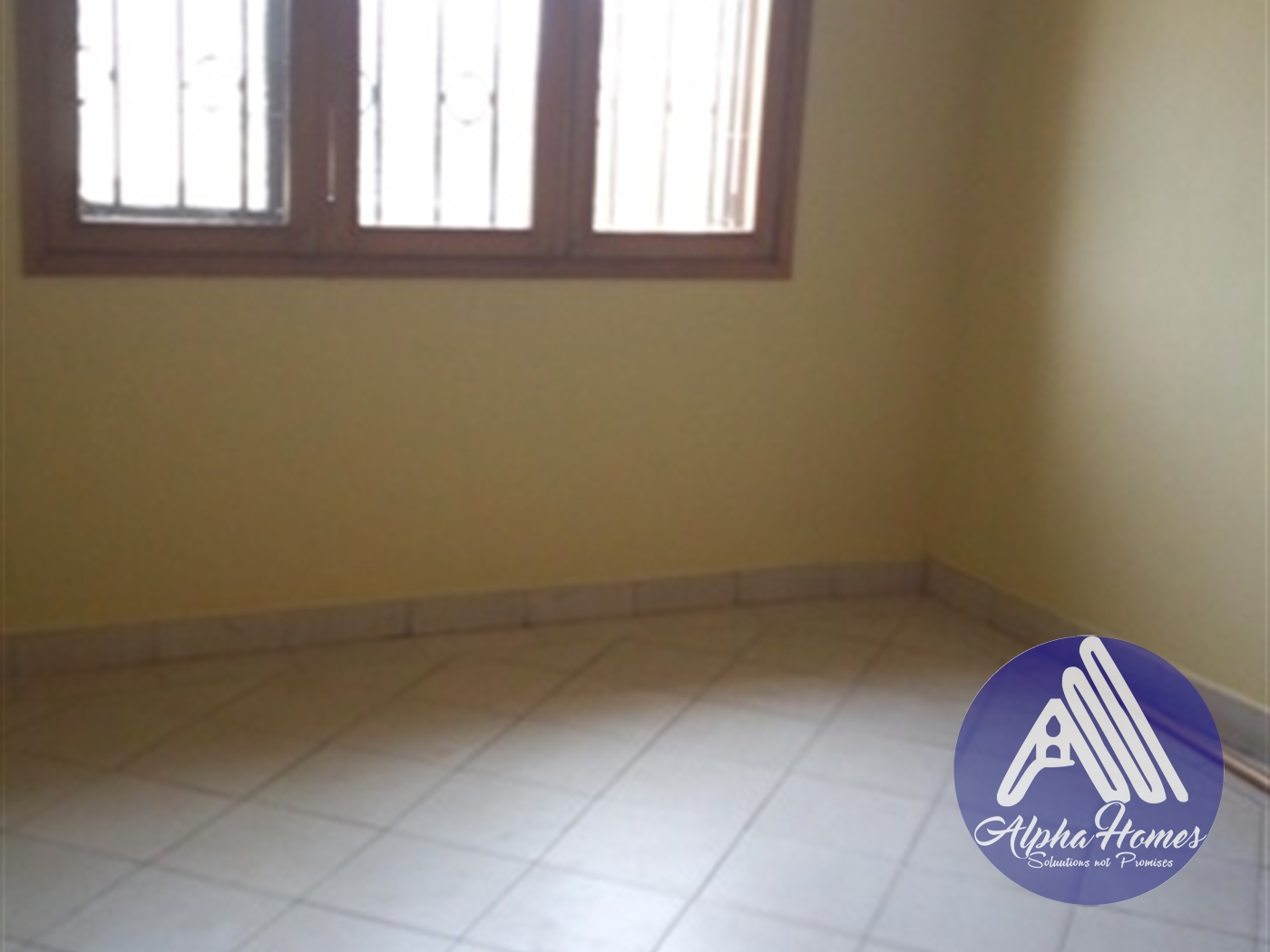 Duplex for rent in Kiwaatule Kampala