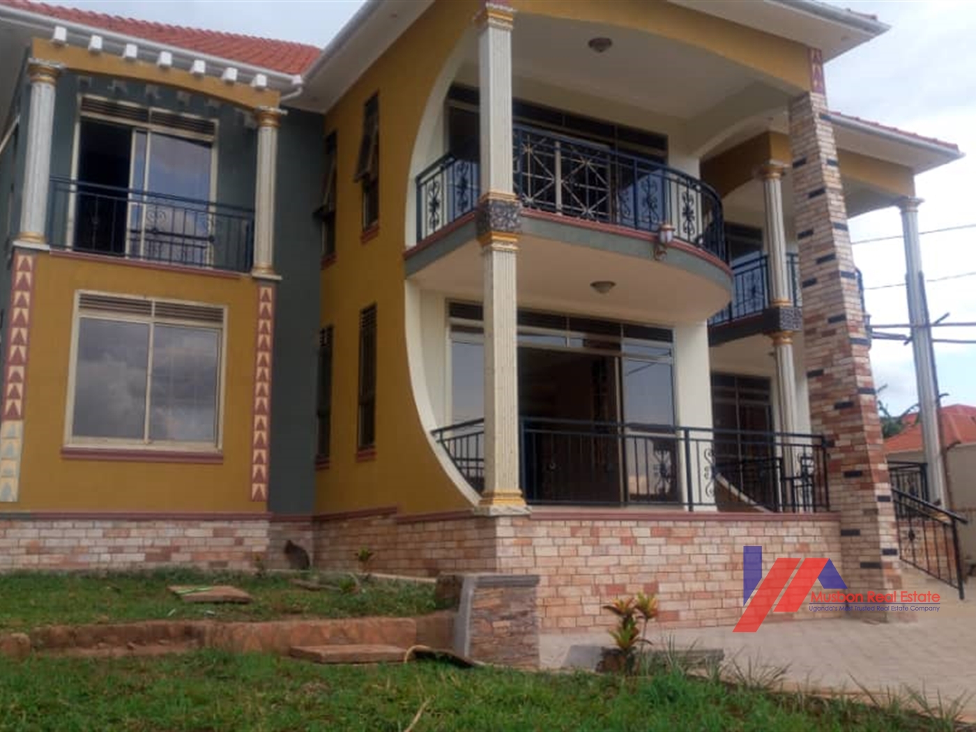 Town House for sale in Kiwaatule Kampala