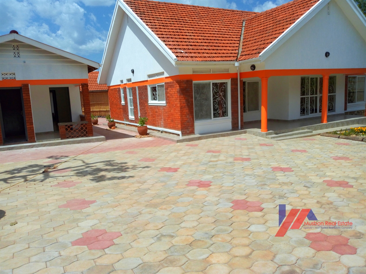 Bungalow for sale in Kamwokya Kampala