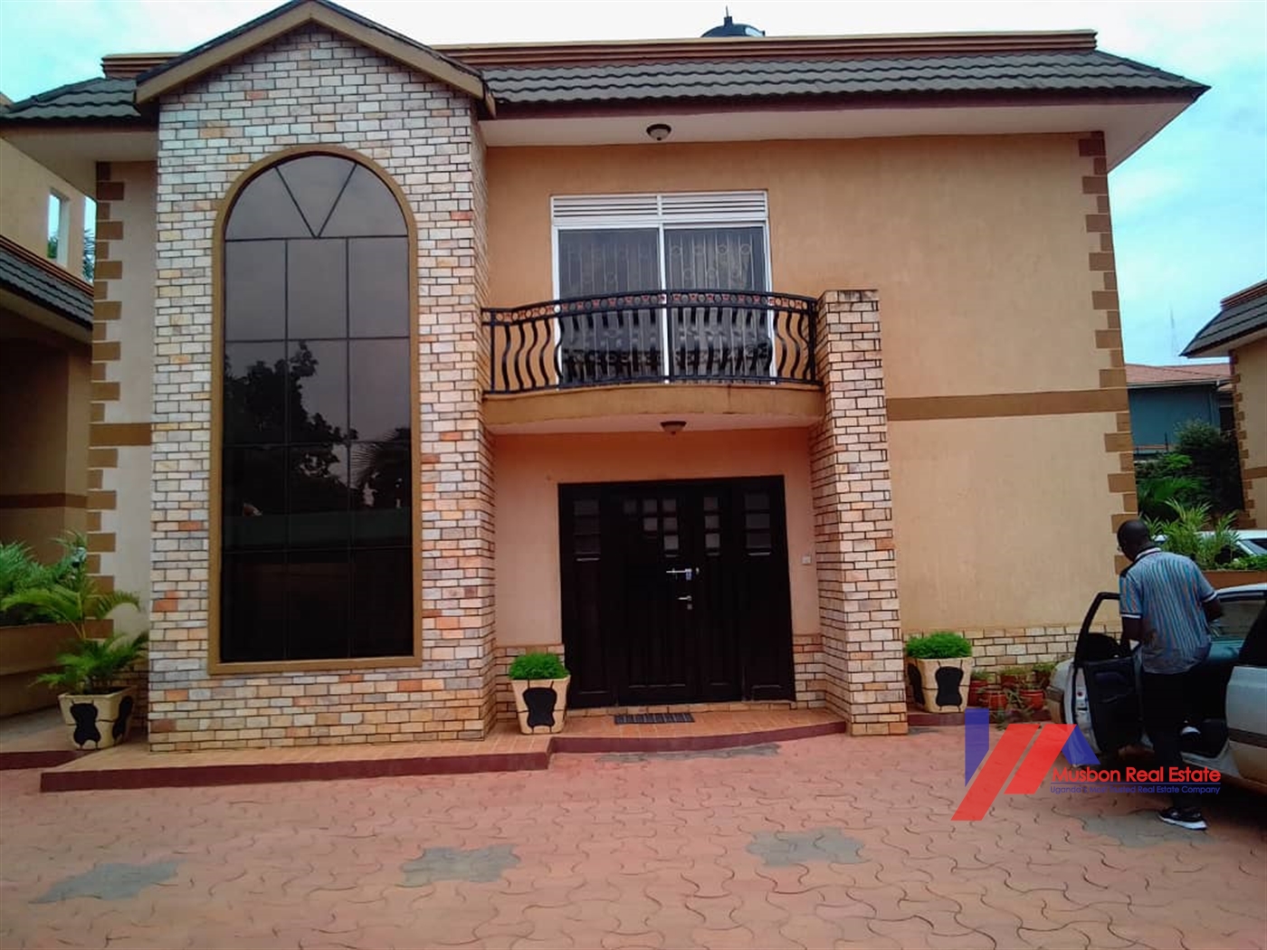 Villa for sale in Bukoto Kampala