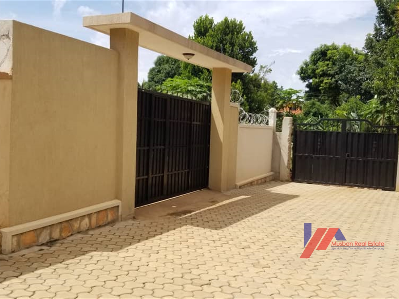 Bungalow for sale in Munyonyo Kampala