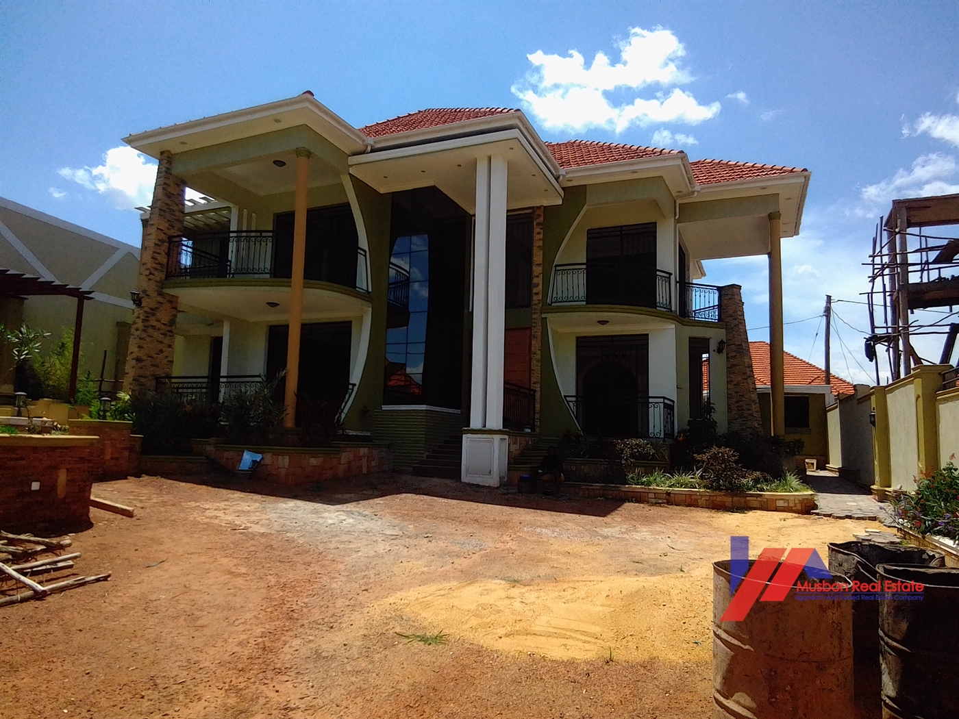 Mansion for sale in Kira Wakiso