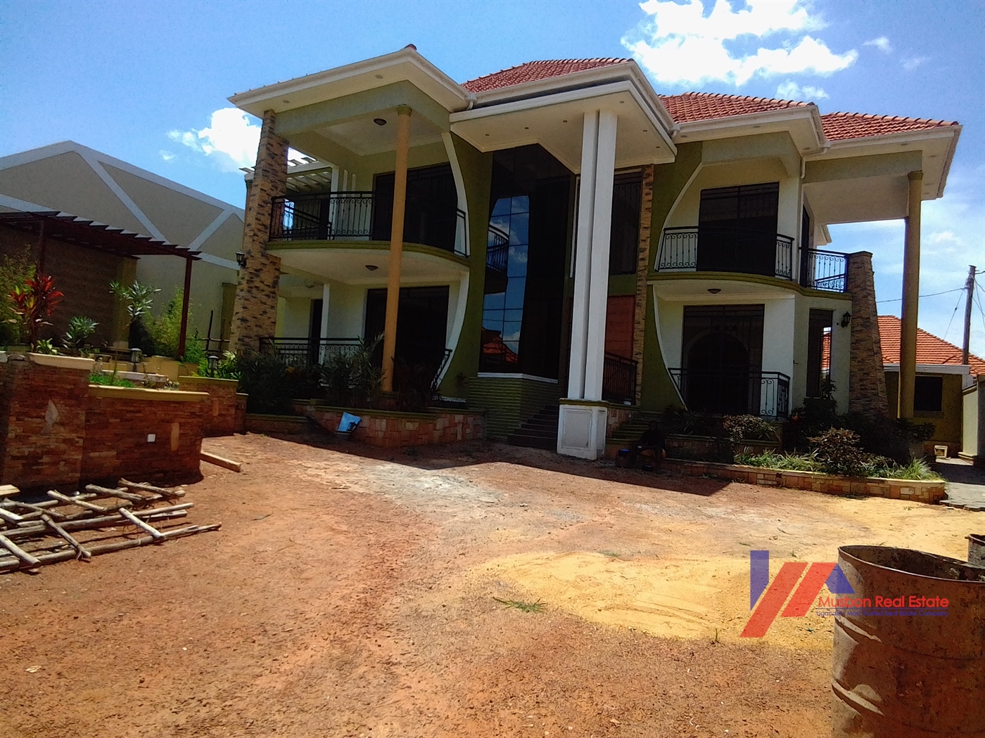 Mansion for sale in Kira Wakiso