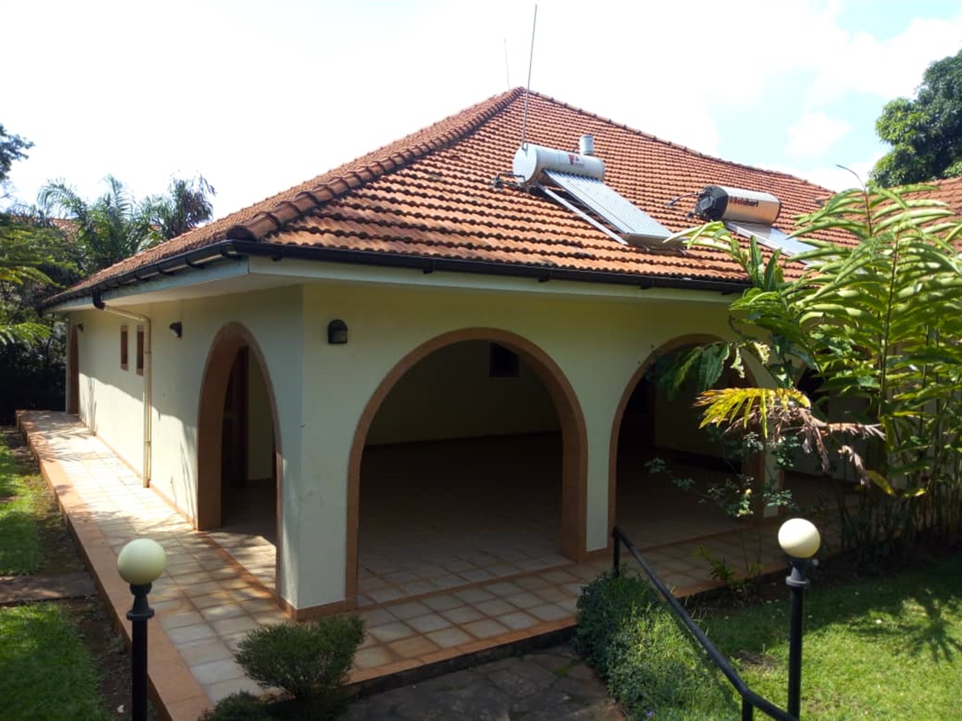 Bungalow for rent in Mbuya Kampala