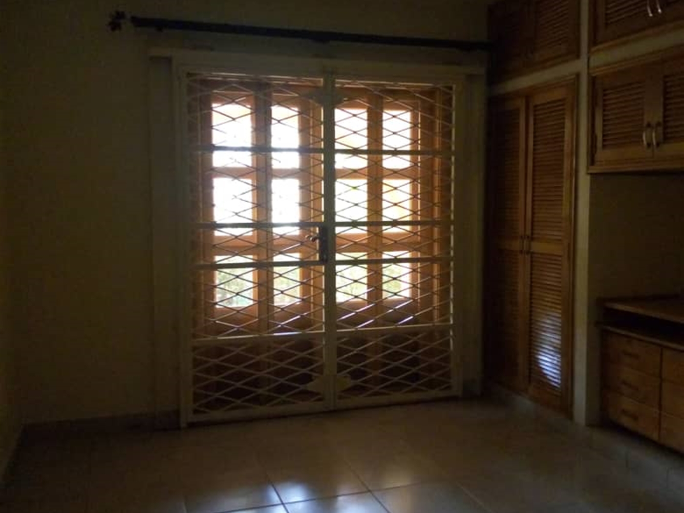 Bungalow for rent in Mbuya Kampala