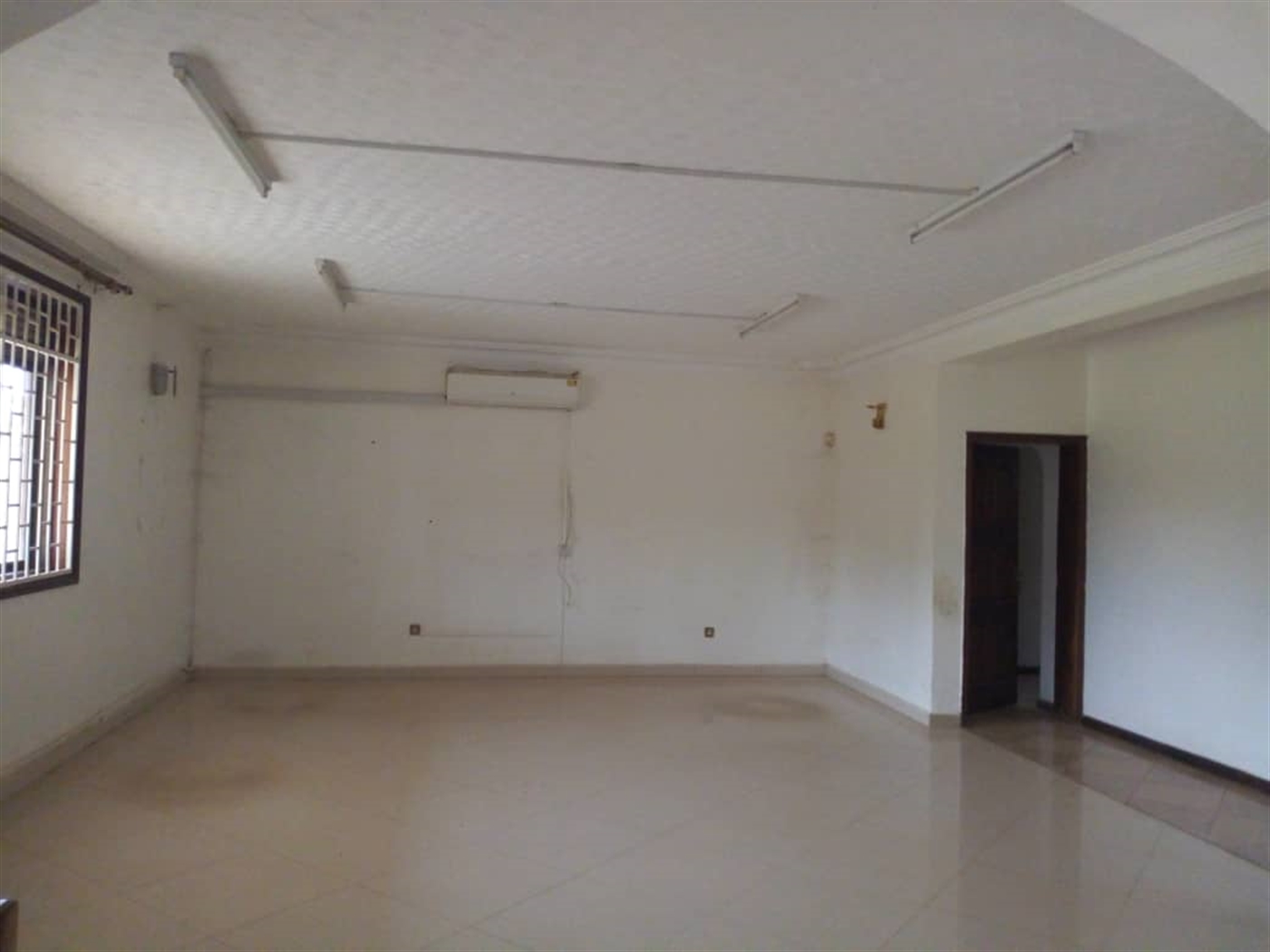 Storeyed house for rent in Bugoloobi Kampala