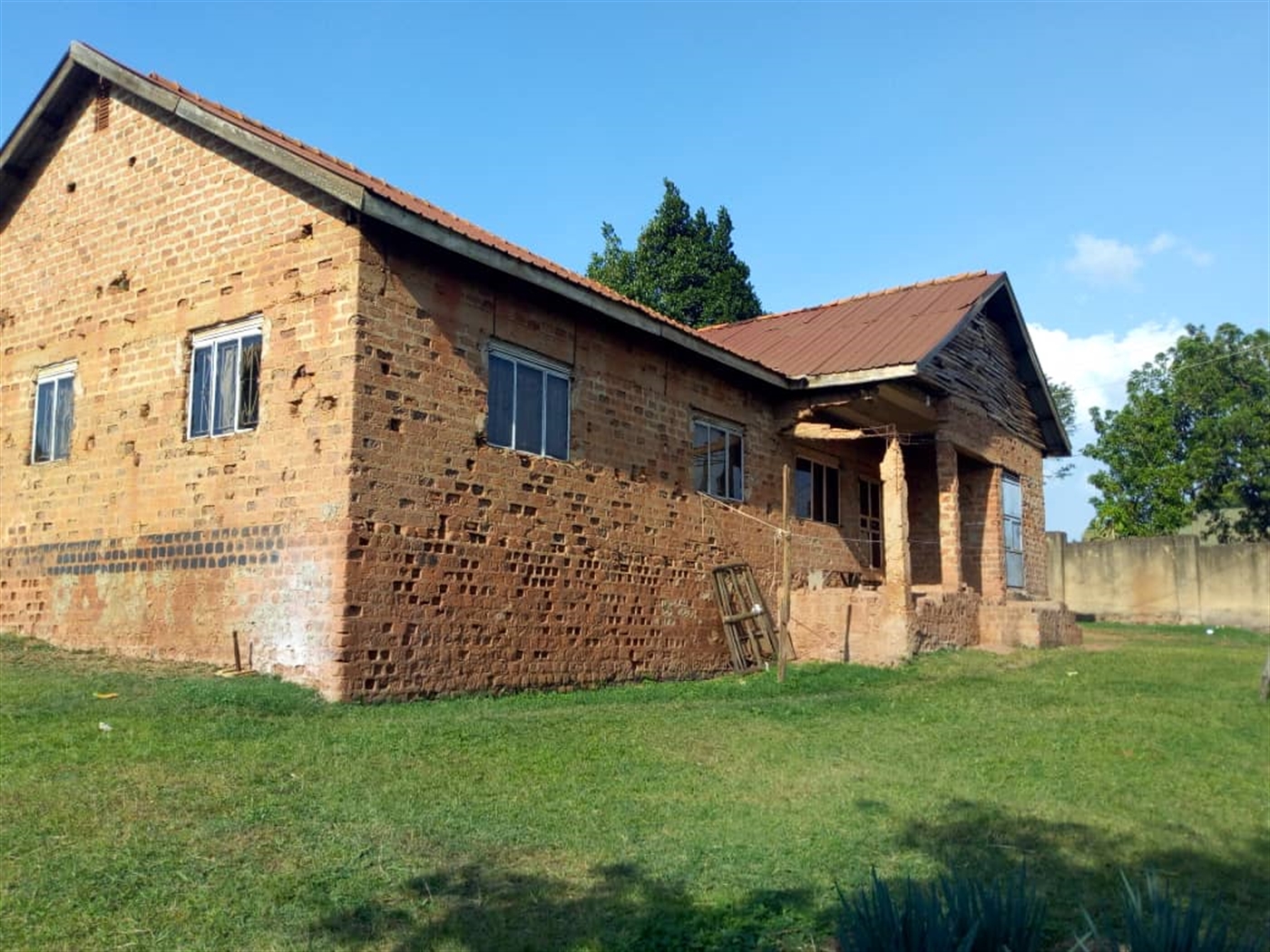 Shell House for sale in Kisaasi Kampala