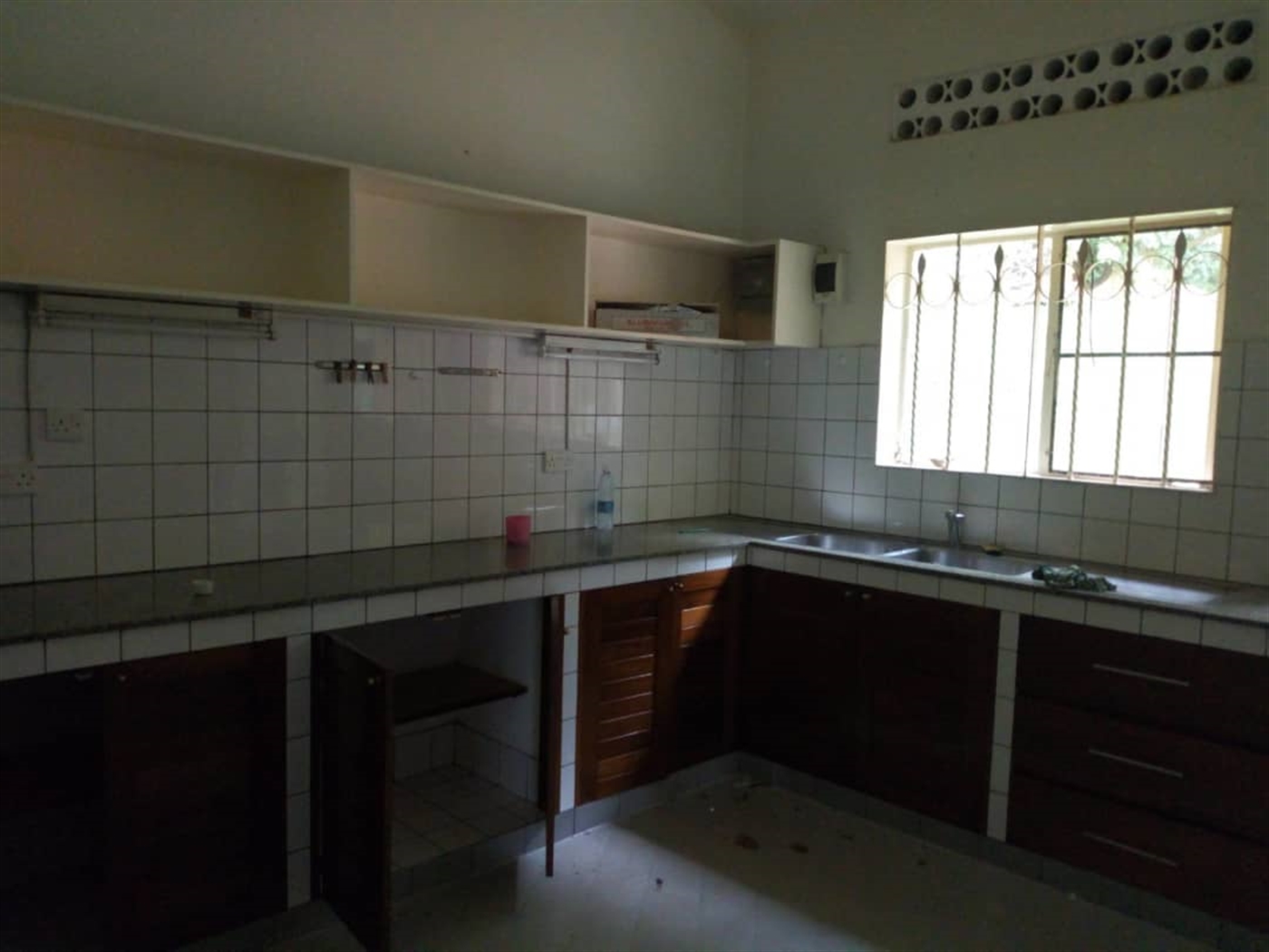 Storeyed house for rent in Mbuya Wakiso