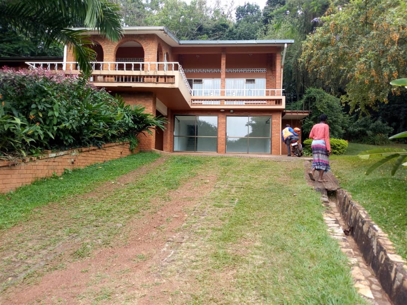 Storeyed house for rent in Mbuya Wakiso