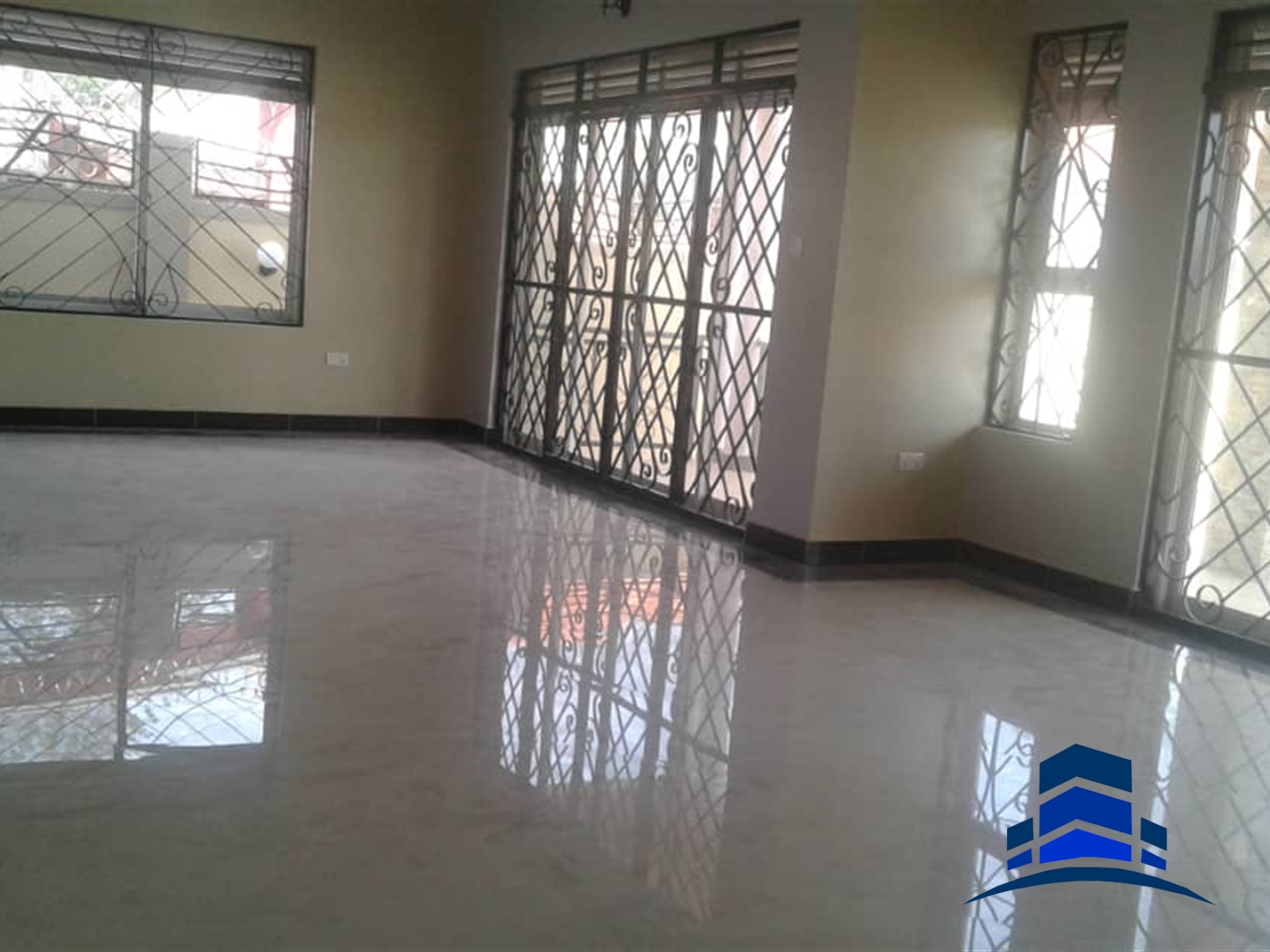 Duplex for sale in Kawuku Kampala