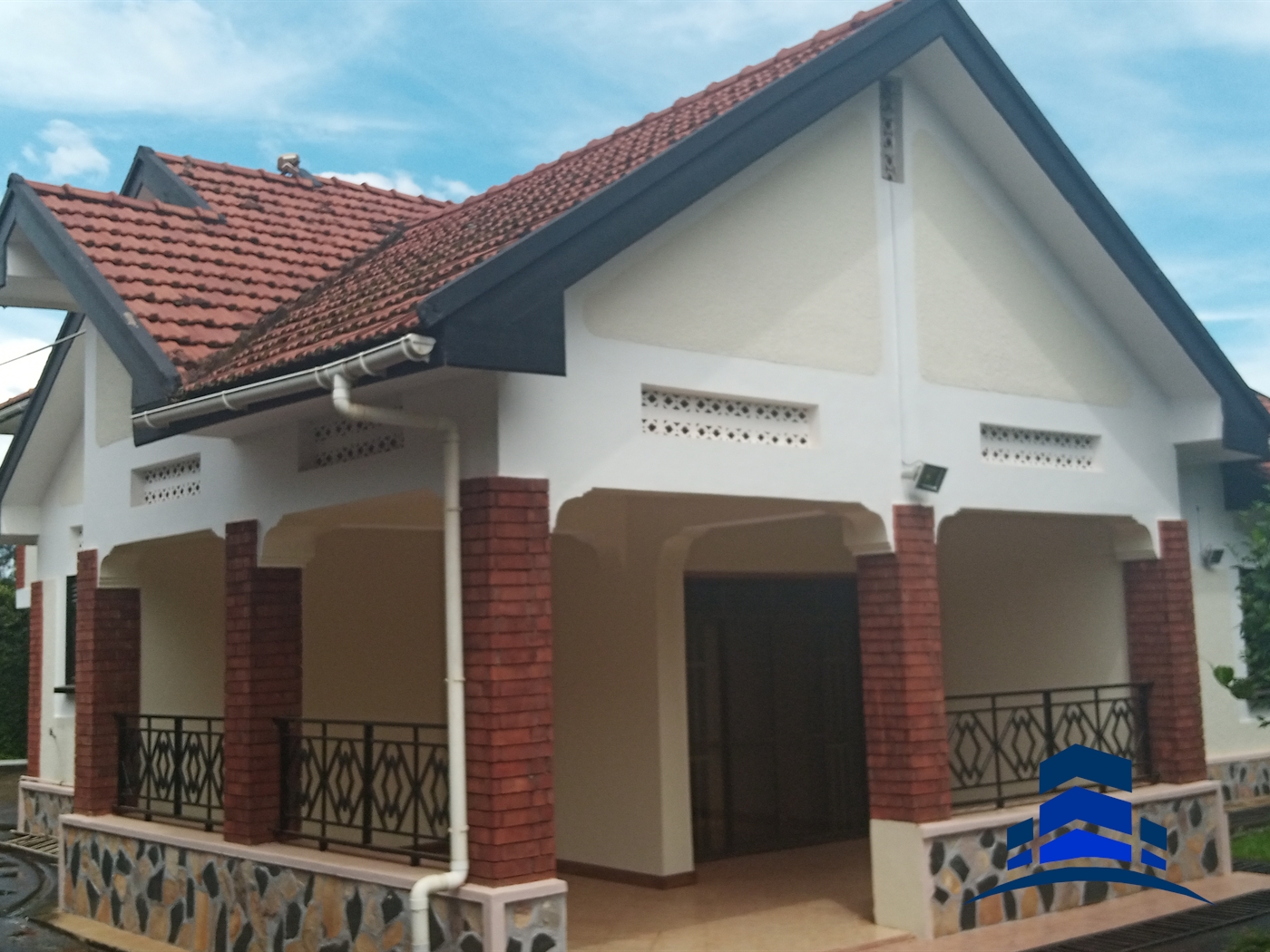 Bungalow for sale in Bugoloobi Kampala