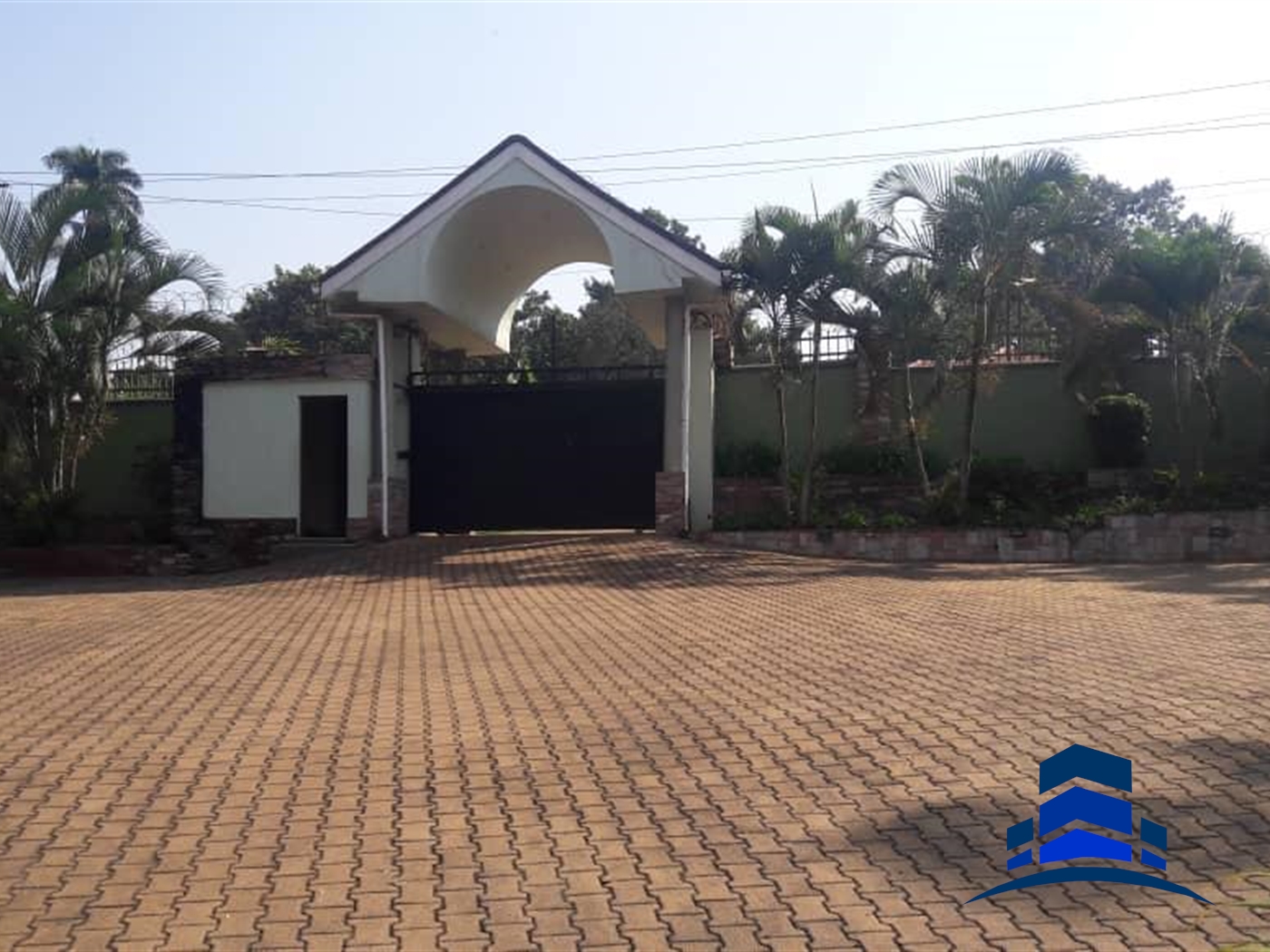 Duplex for sale in Bugoloobi Kampala