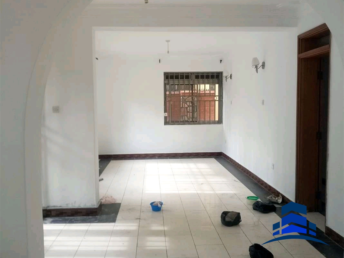 Duplex for rent in Bugoloobi Kampala