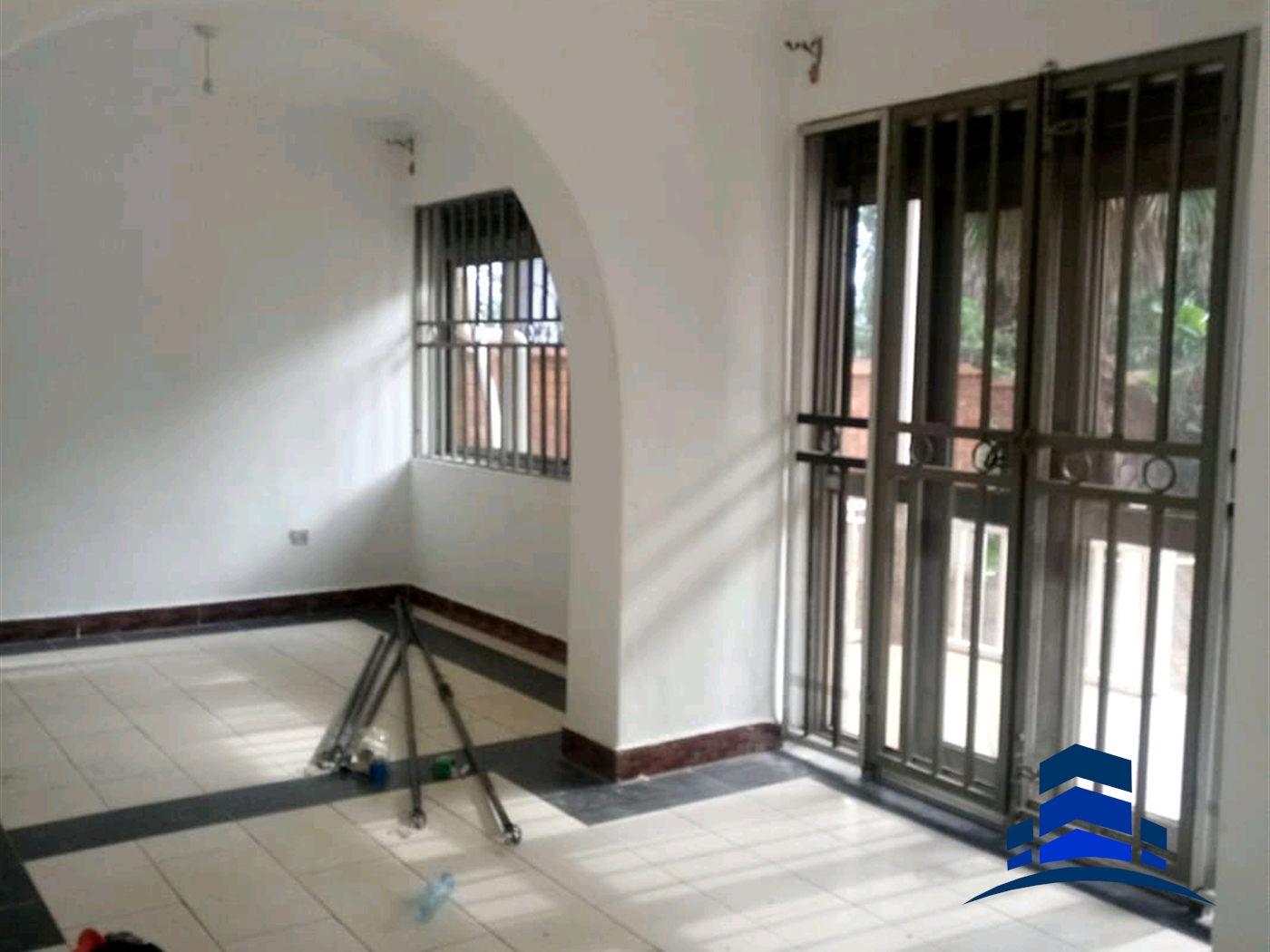 Duplex for rent in Bugoloobi Kampala