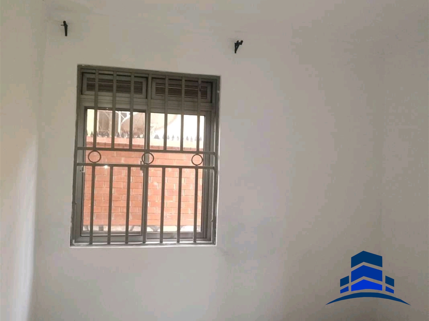 Duplex for rent in Bugoloobi Kampala