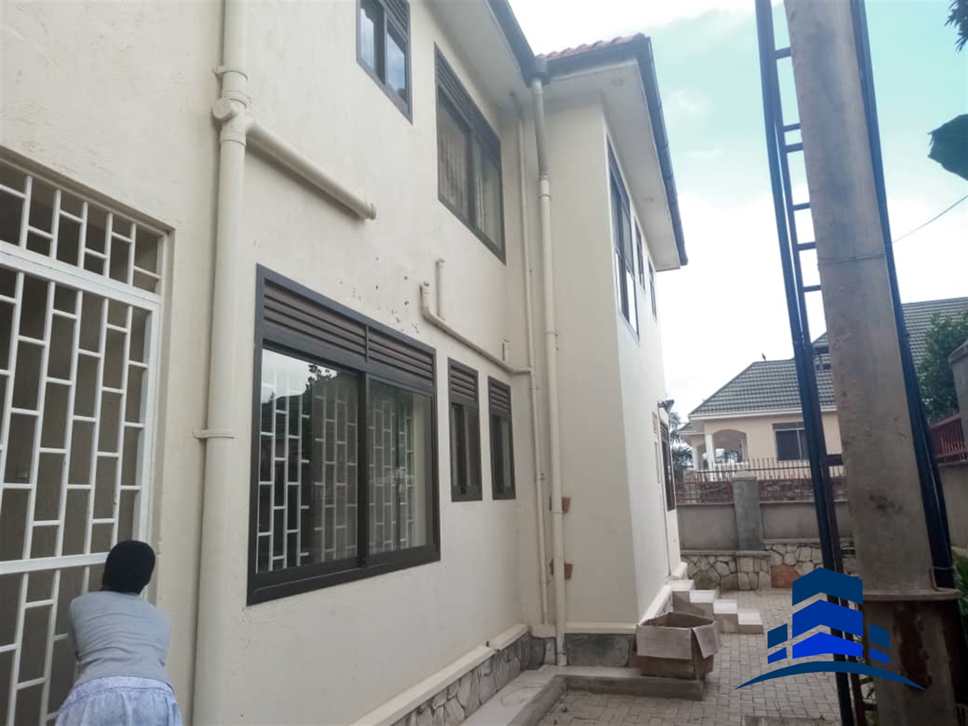 Duplex for rent in Munyonyo Kampala