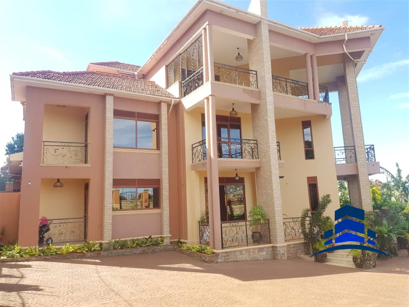 Mansion for sale in Munyonyo Kampala