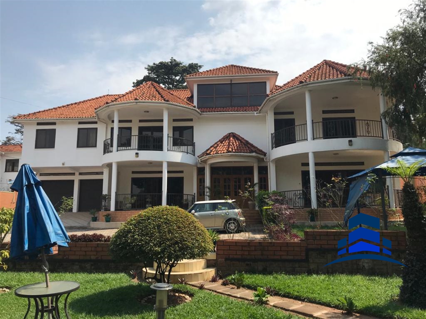 Storeyed house for rent in Bugoloobi Kampala