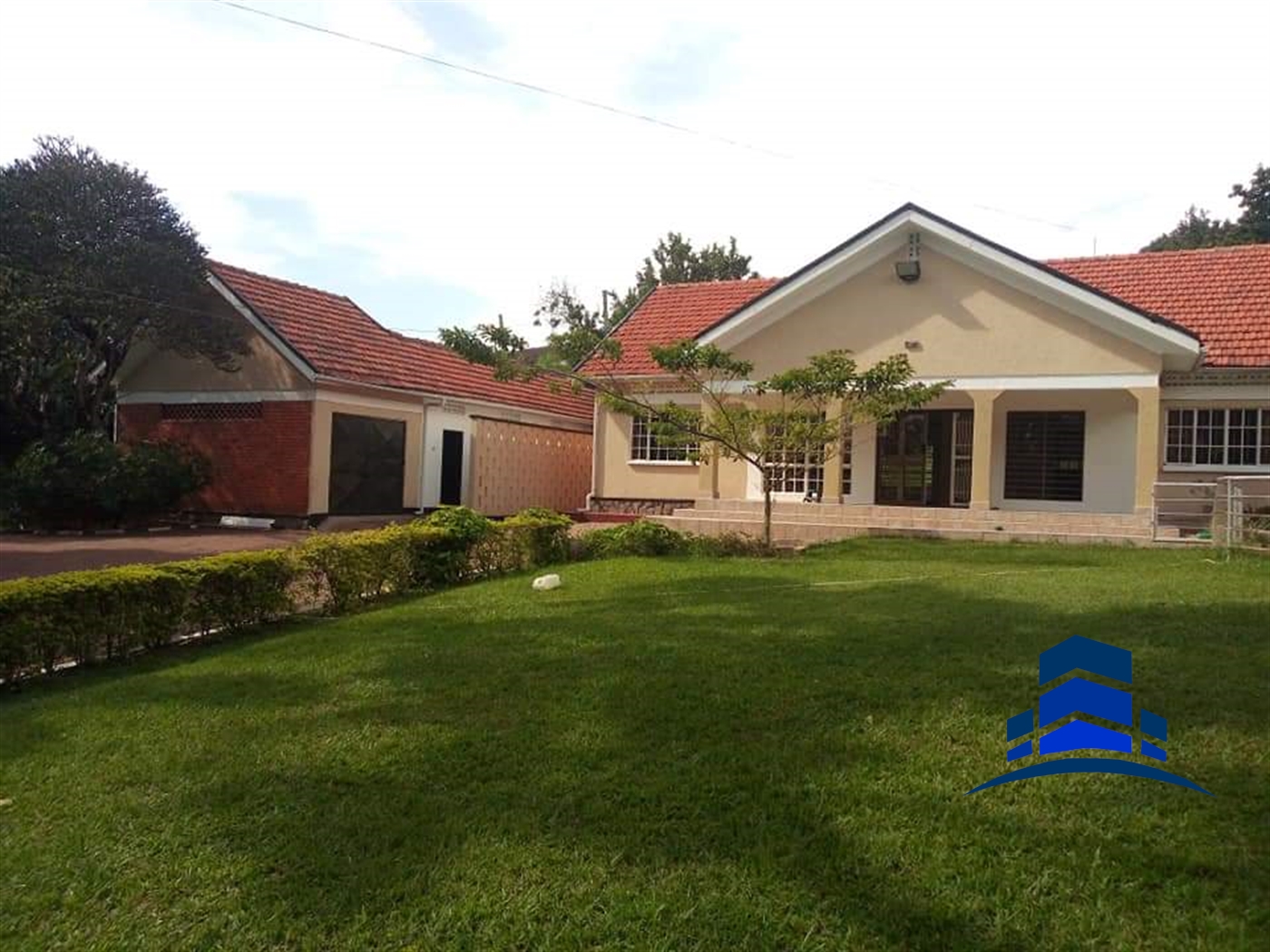 Bungalow for rent in Bugoloobi Kampala