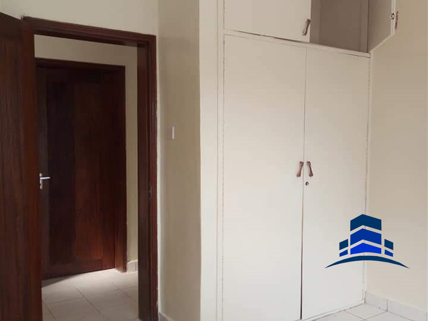 Bungalow for rent in Bugoloobi Kampala