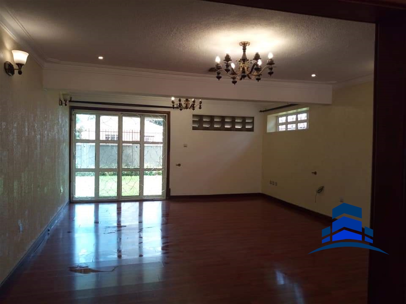 Bungalow for sale in Bugoloobi Kampala