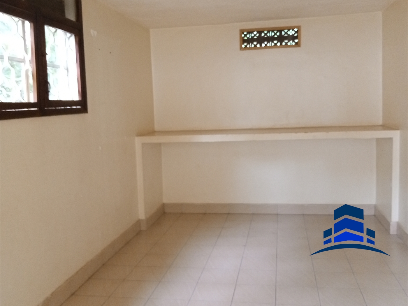 Bungalow for rent in Bugoloobi Kampala