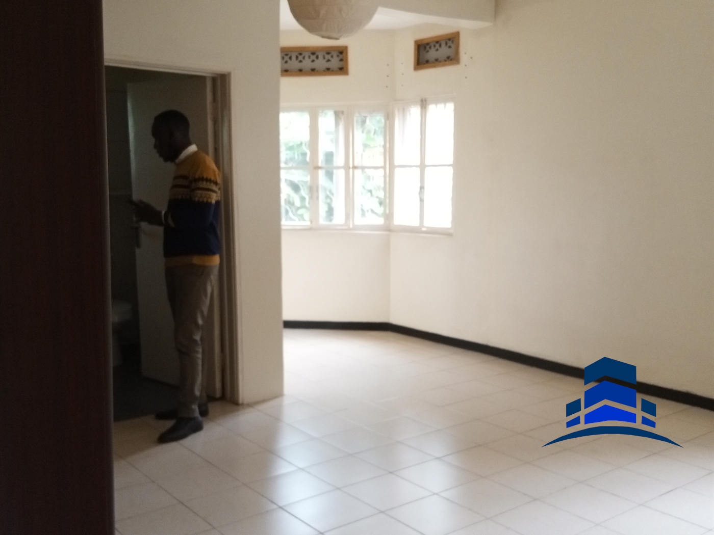 Bungalow for rent in Bugoloobi Kampala