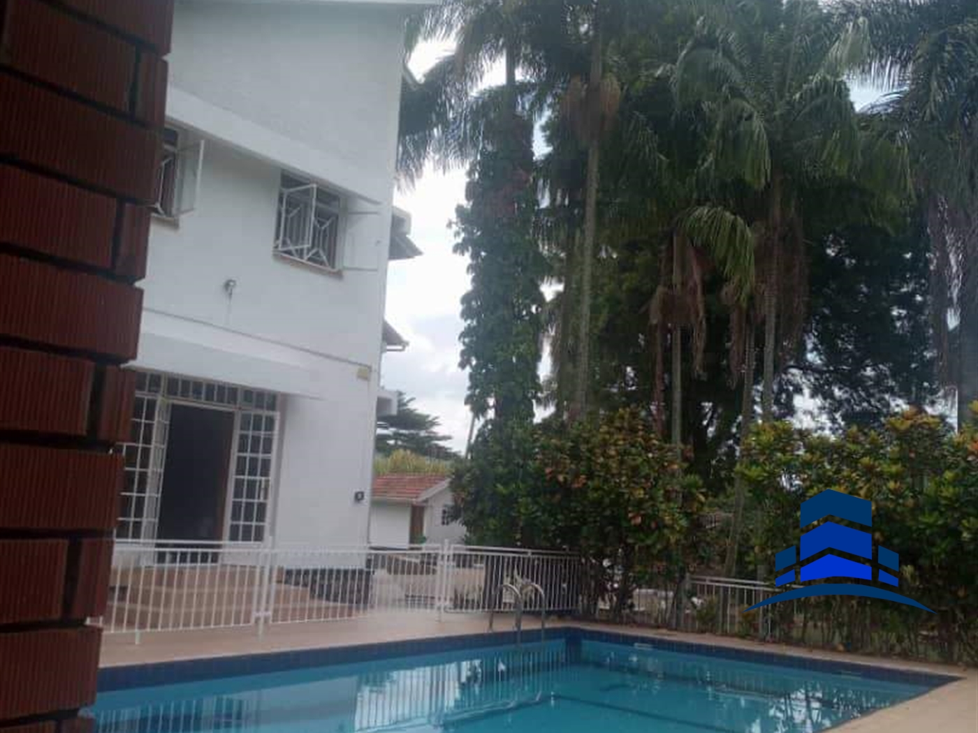 Storeyed house for rent in Bugoloobi Kampala