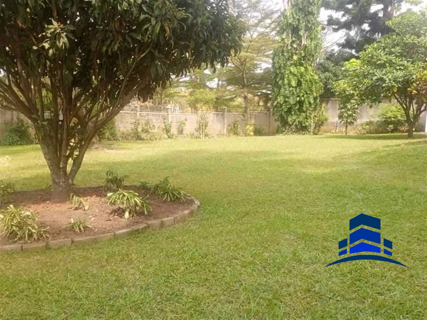 Storeyed house for rent in Bugoloobi Kampala