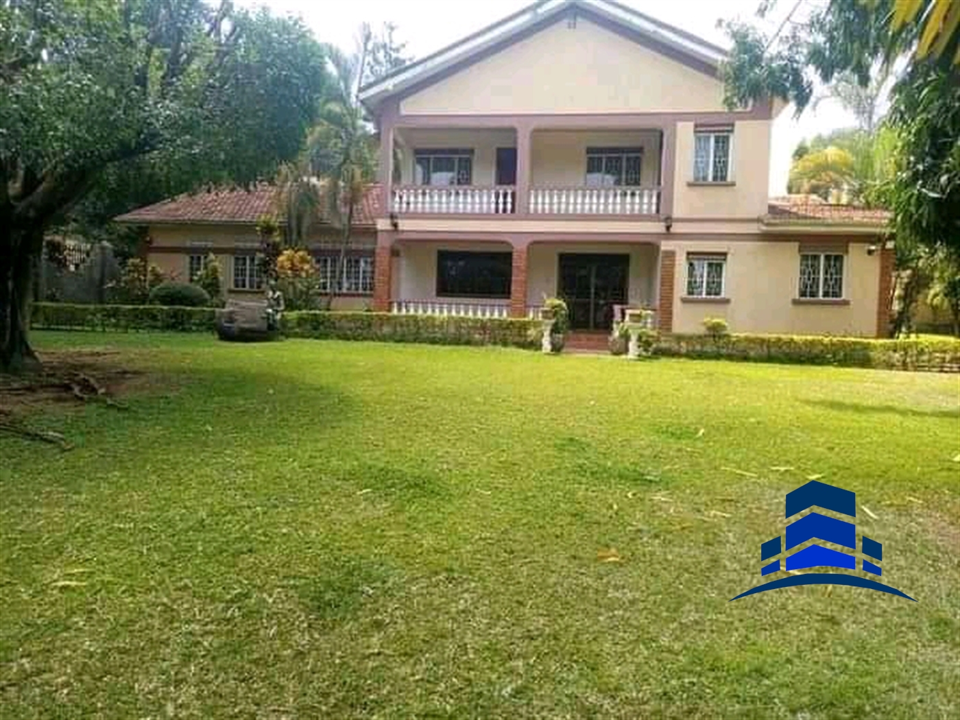 Storeyed house for rent in Bugoloobi Kampala