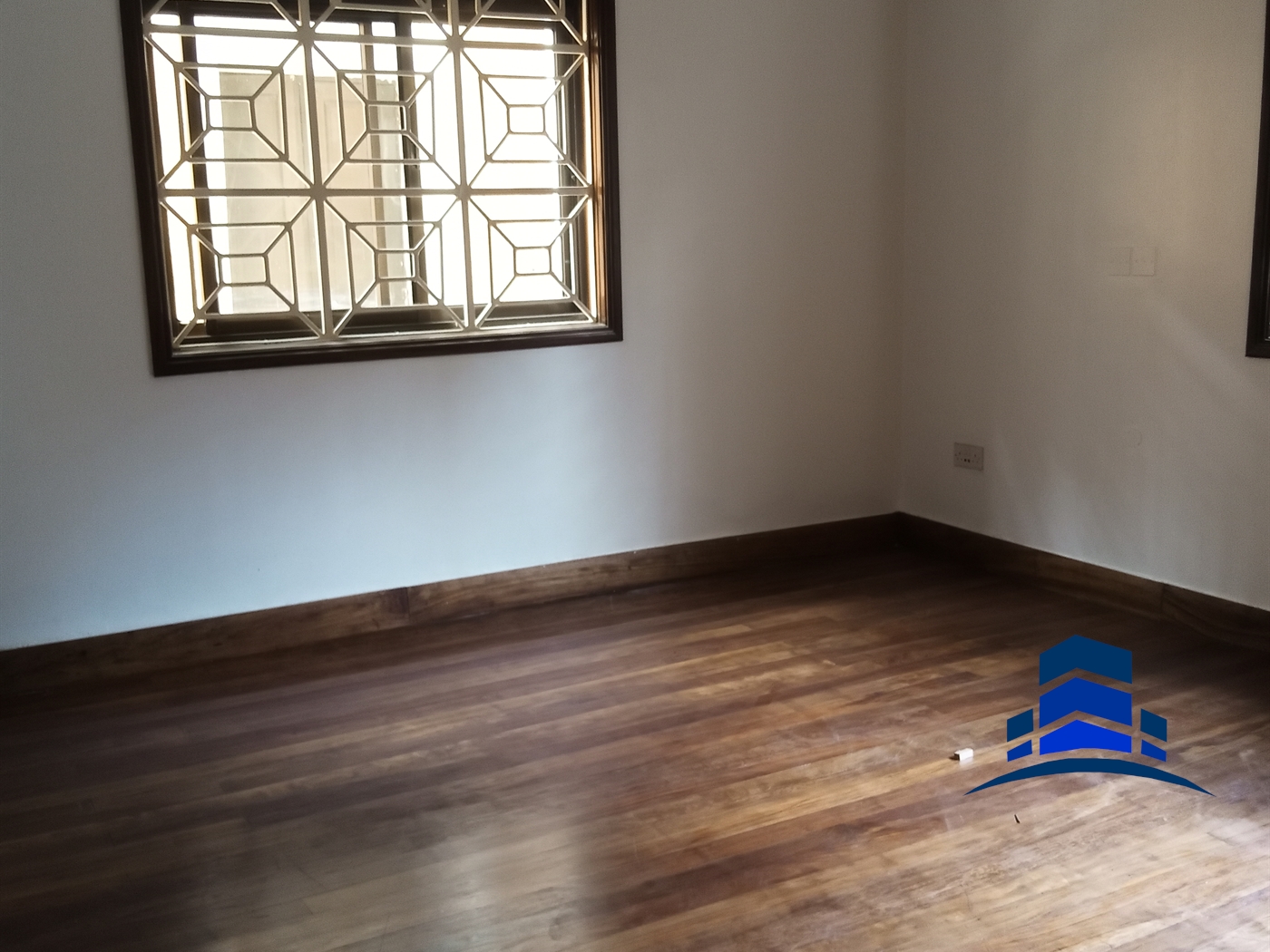 Storeyed house for rent in Bugoloobi Kampala