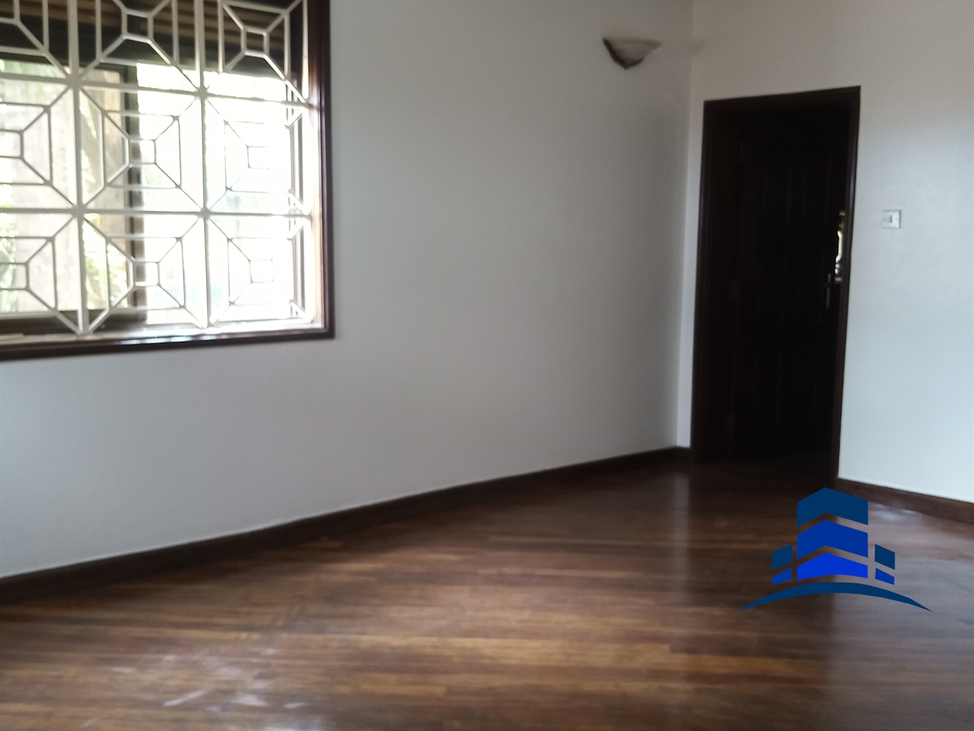 Storeyed house for rent in Bugoloobi Kampala