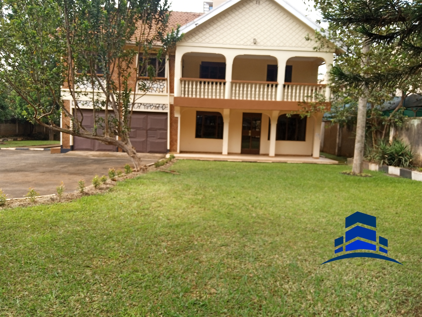 Storeyed house for rent in Bugoloobi Kampala