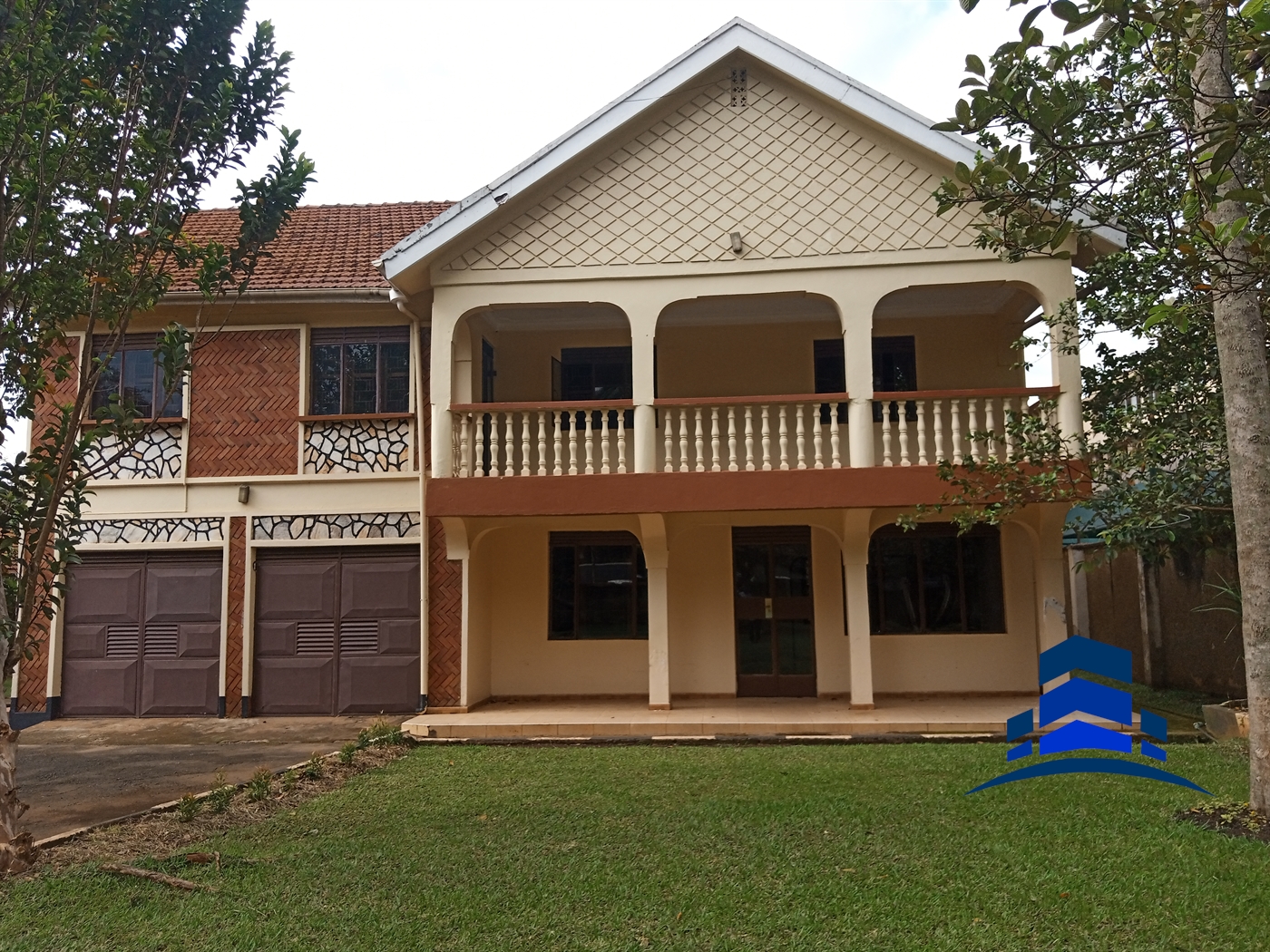 Storeyed house for rent in Bugoloobi Kampala