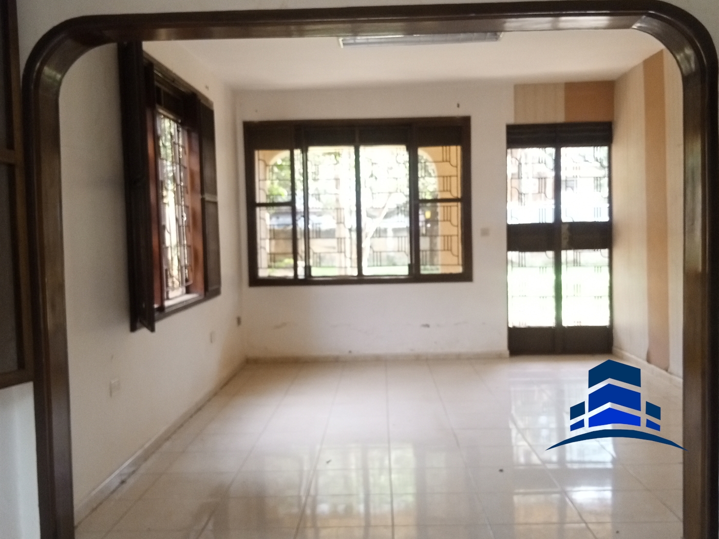 Storeyed house for rent in Bugoloobi Kampala